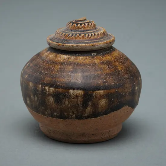Stoneware covered jar – Khmer – c.1050 - 1150,